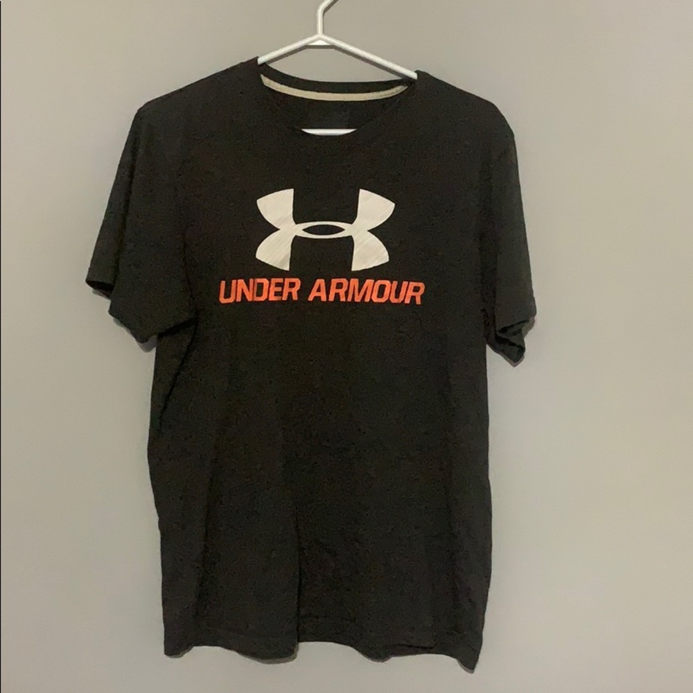 Dark grey under armour shirt